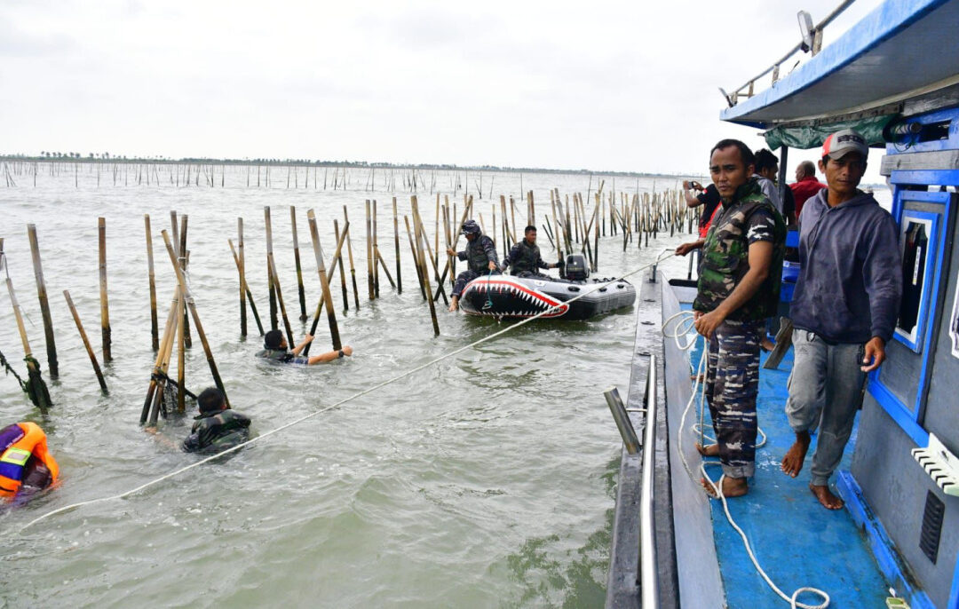 Bongkar Pagar Laut 3 Pasukan Elite , TNI AL: Sisa 5,26 Km Lagi!