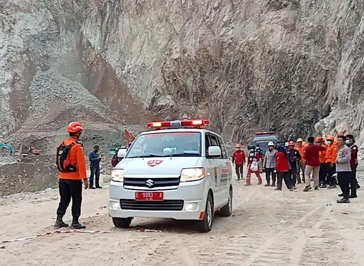 Korban Longsor Gunung Kuda Bertambah Jadi 16 Jiwa