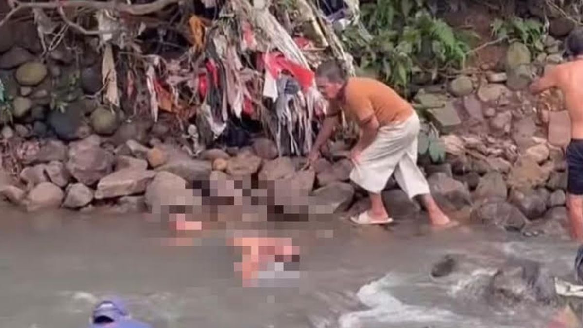 Pria Ditemukan Mengambang di Kali Ciluar, Masih Bernapas