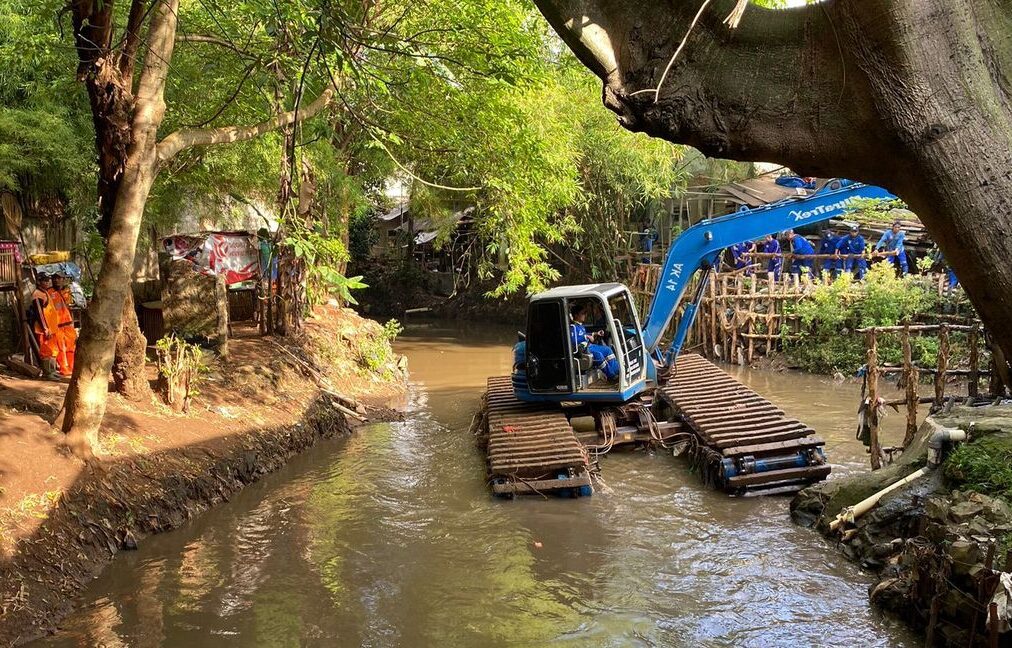 Pengerukan Kali Krukut Dipercepat untuk Cegah Banjir Jaksel