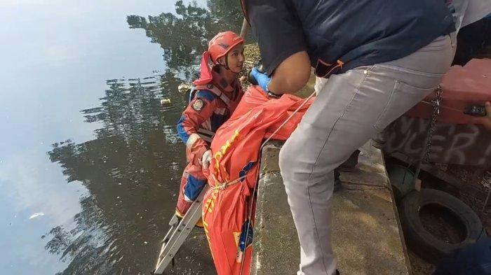 Pria Ditemukan Tewas Mengapung di Kali Penjaringan