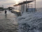Banjir Rob Terjang Pantai Jumiang, Fasilitas Wisata Rusak