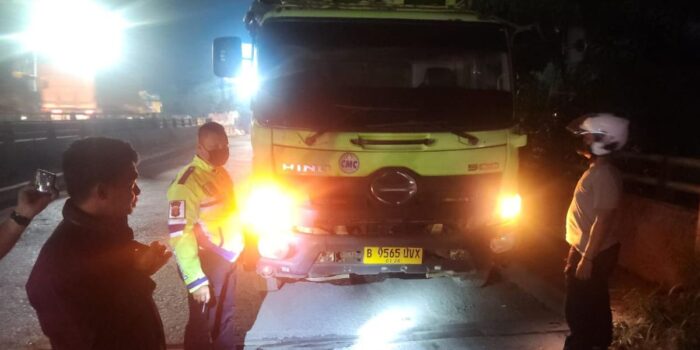 Pria Tewas Terlindas Truk Tambang di Parung Panjang
