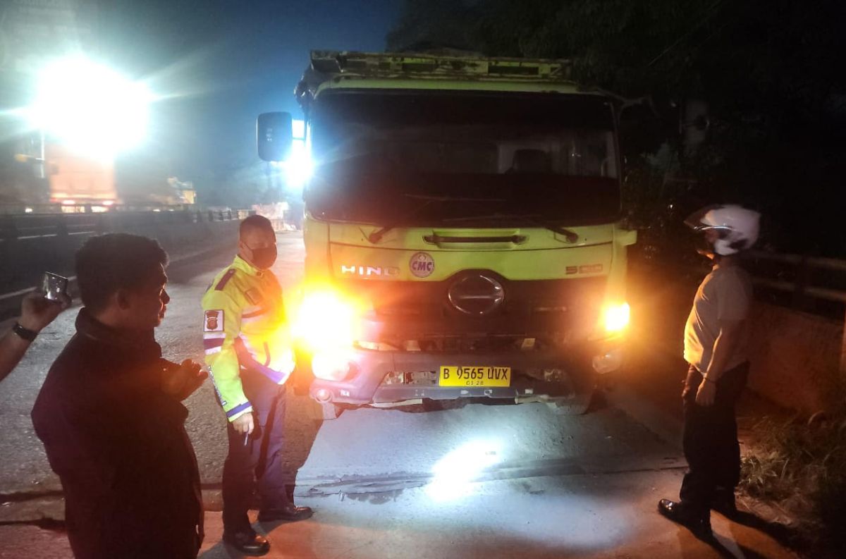Pria Tewas Terlindas Truk Tambang di Parung Panjang