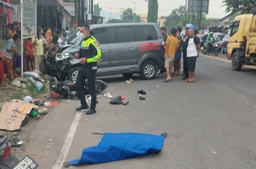 Ambulans Tabrak Dua Motor di Cirebon, Ojol Tewas