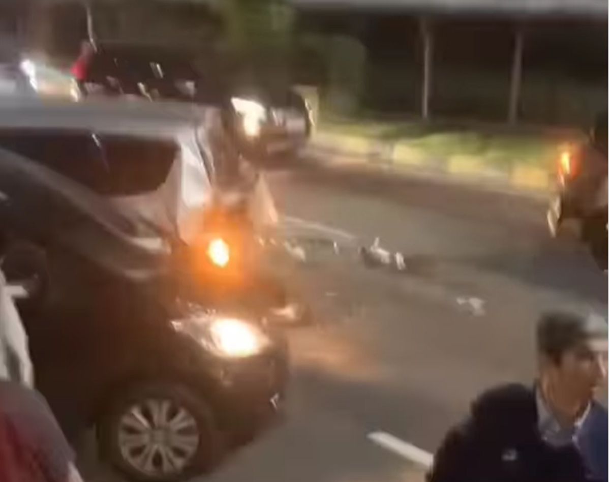 Rem Blong Picu Tabrakan Beruntun 10 Kendaraan di Tol Bekasi