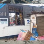 Bus Transjakarta Dugaan Rem Blong Tabrak Ruko di Cakung