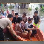 Banjir Pegangsaan Dua Naik, BPBD Evakuasi Warga