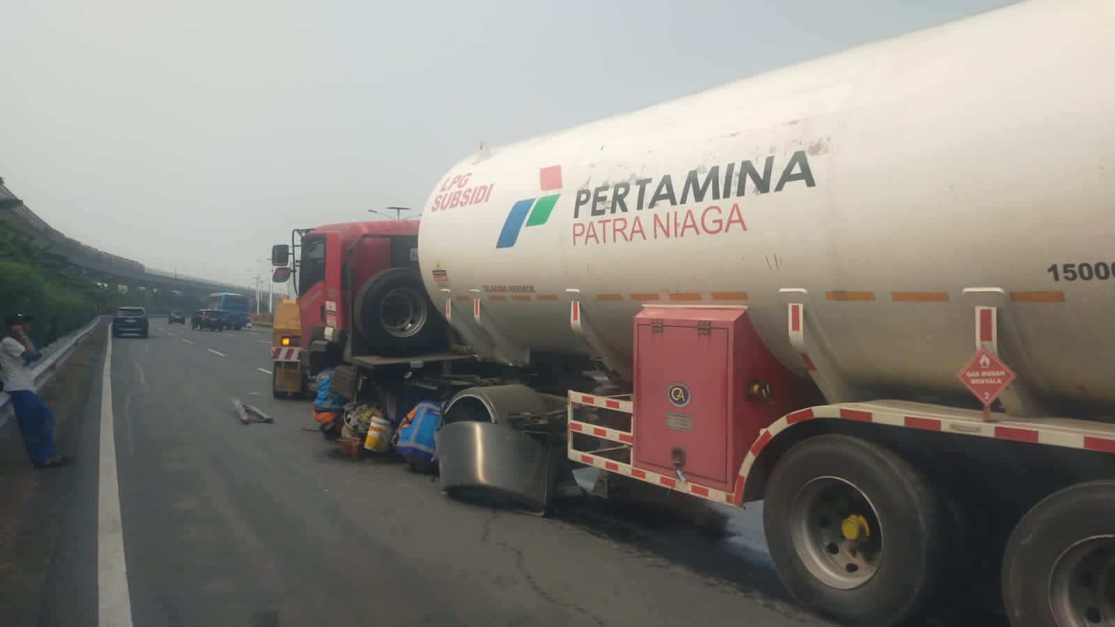 Truk Tangki LPG Kecelakaan di Tol Jagorawi, Ini Penanganannya