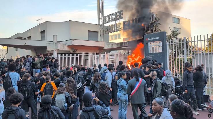 Demo Pelajar Prancis Ricuh, Sejumlah Sekolah Terbakar